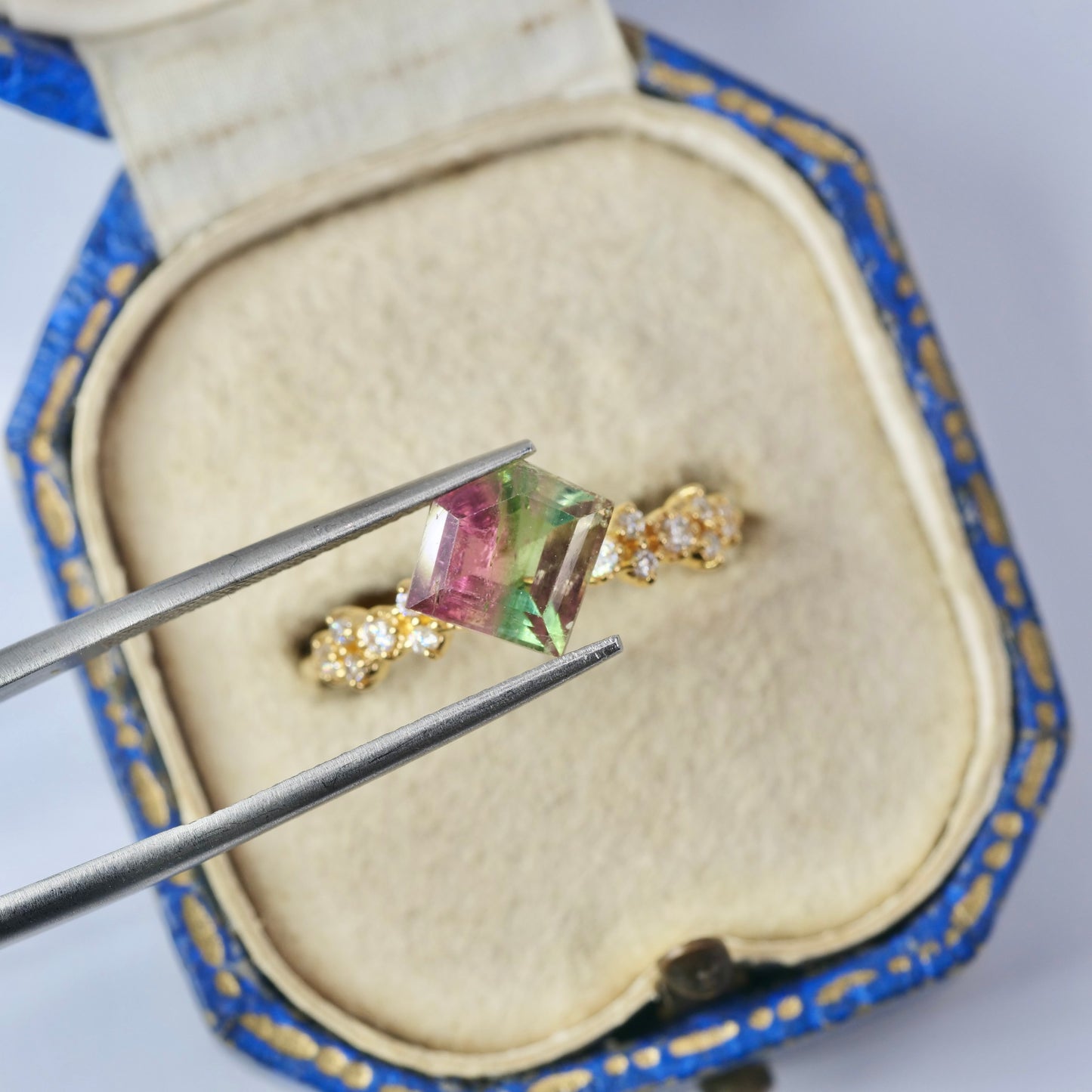 パーティーカラードトルマリン 1.97ct ダイヤカット  9.4mm×8.0mm×5.0mm【MJ3027】