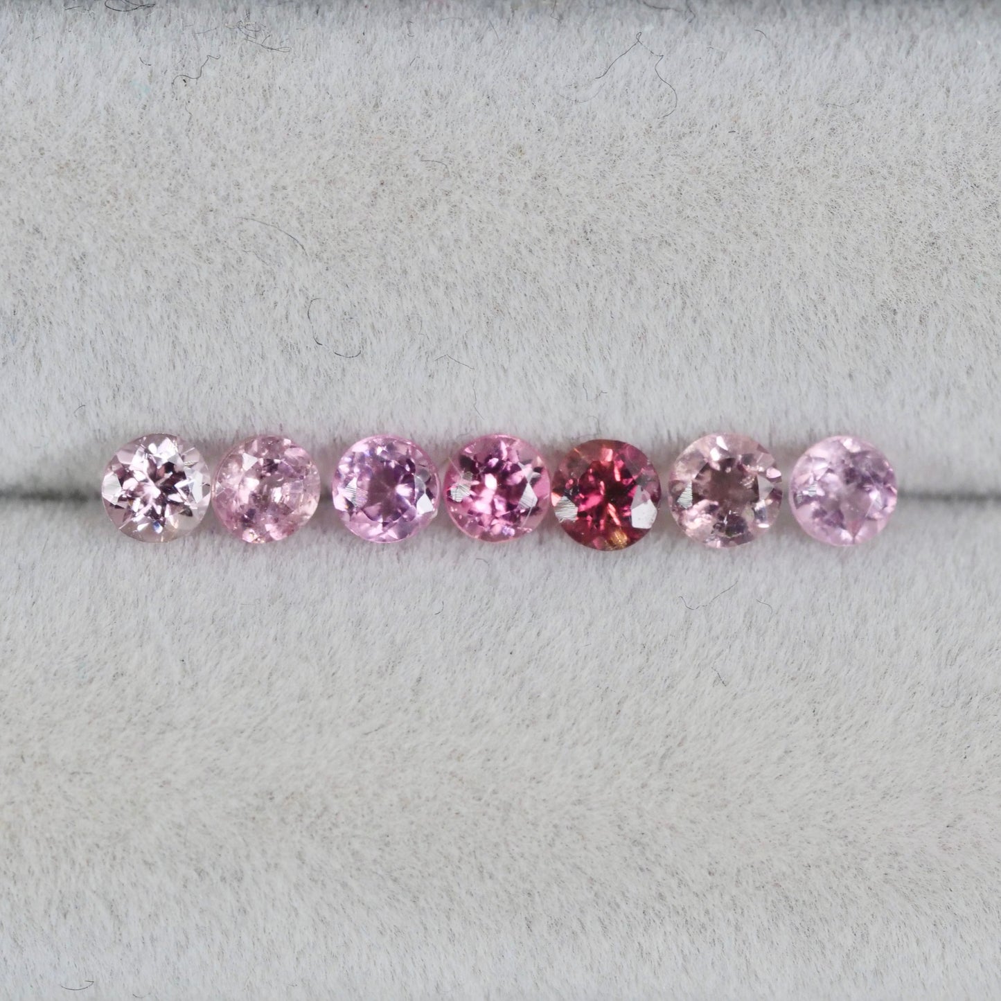ピンクトルマリン ラウンドカット 3mm×7pcs セット【MJ3030】