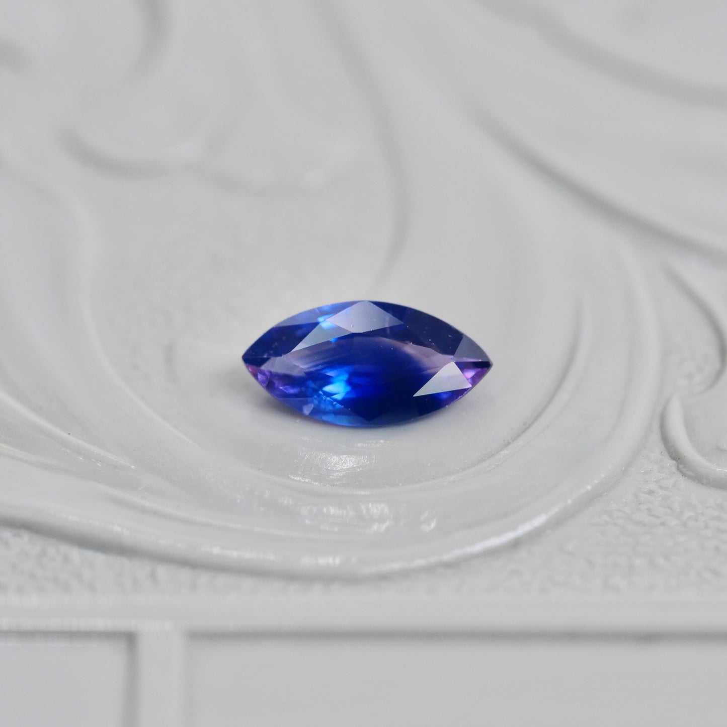 バイカラーサファイア マーキスカット 0.29ct 2.9mm×5.8mm×1.8mm【MJ3002】