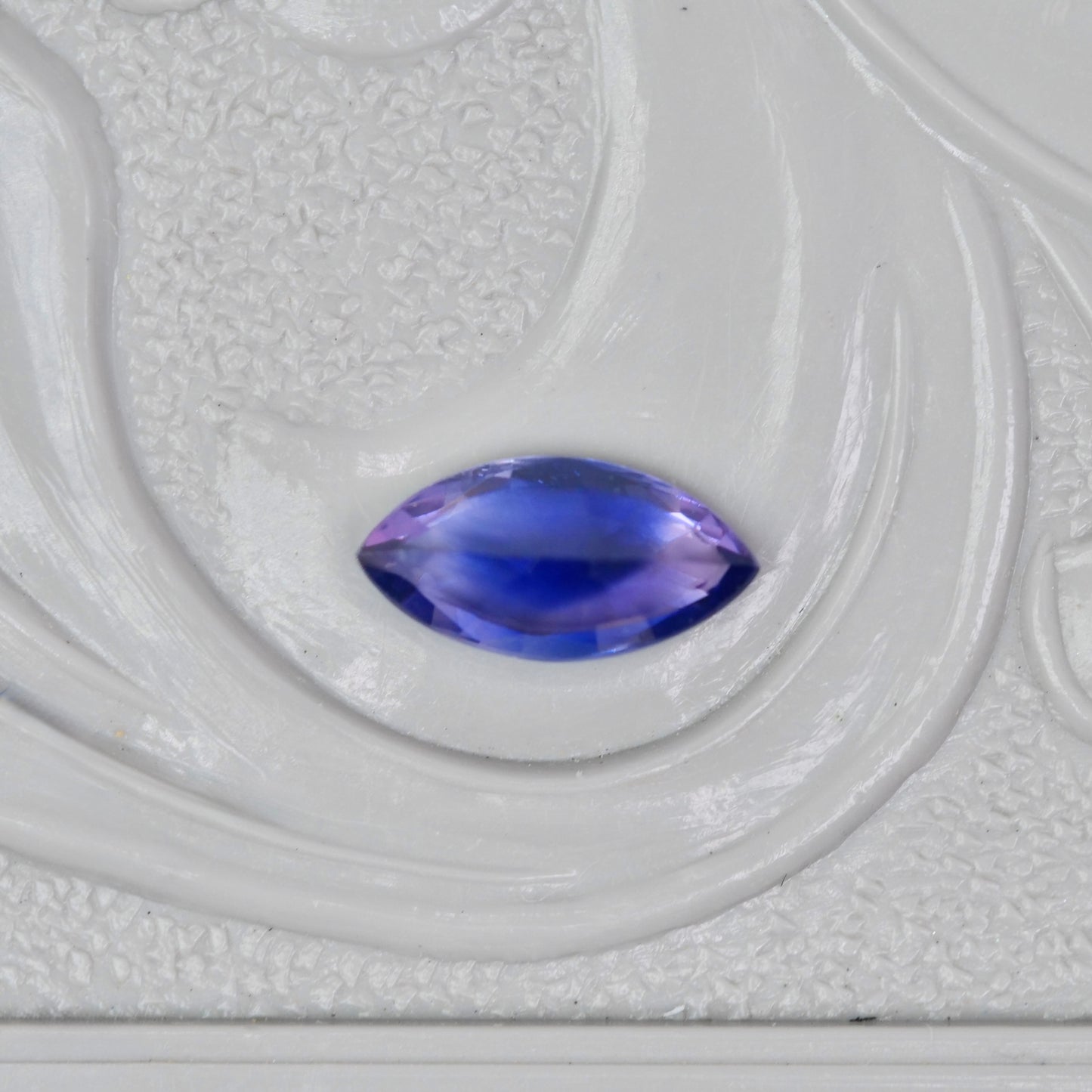 バイカラーサファイア マーキスカット 0.29ct 2.9mm×5.8mm×1.8mm【MJ3002】