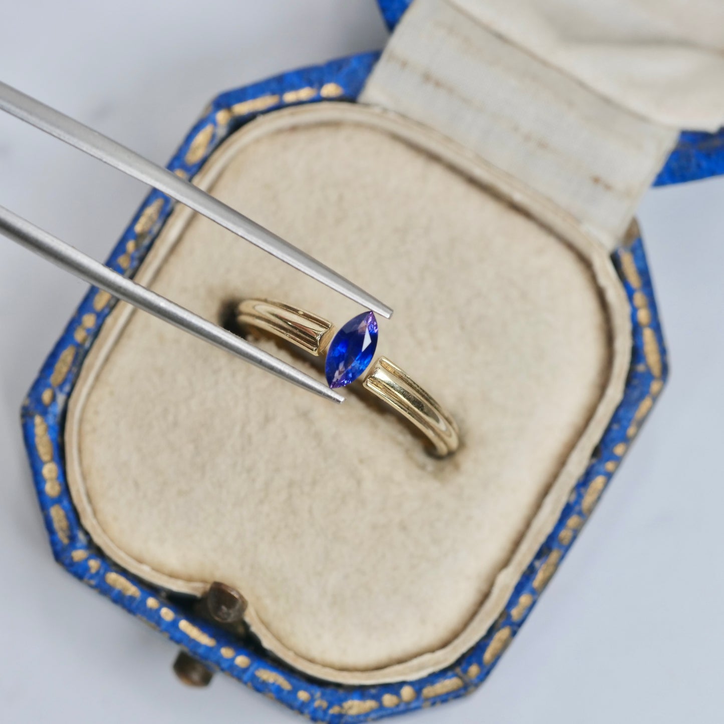 バイカラーサファイア マーキスカット 0.29ct 2.9mm×5.8mm×1.8mm【MJ3002】