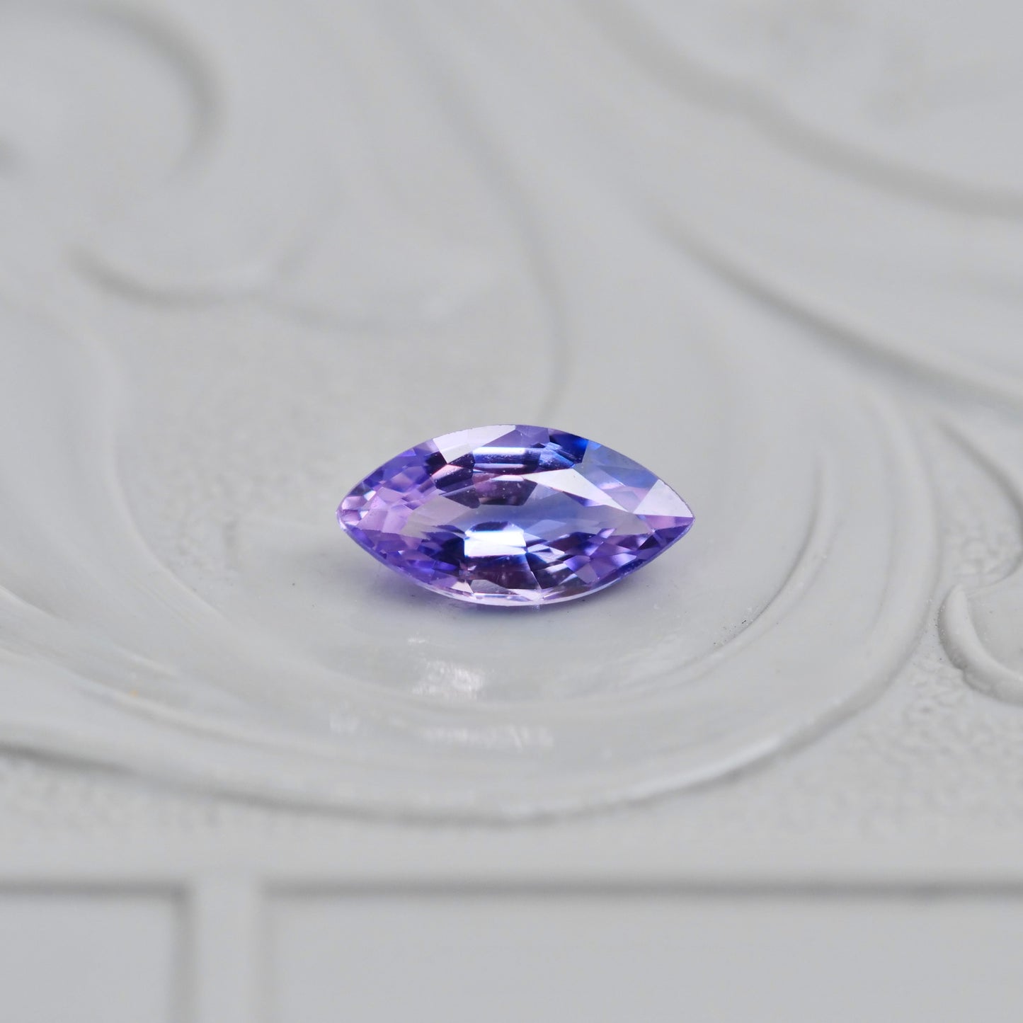 バイカラーサファイア マーキスカット 0.31ct 2.9mm×5.9mm×2.1mm【MJ3001】