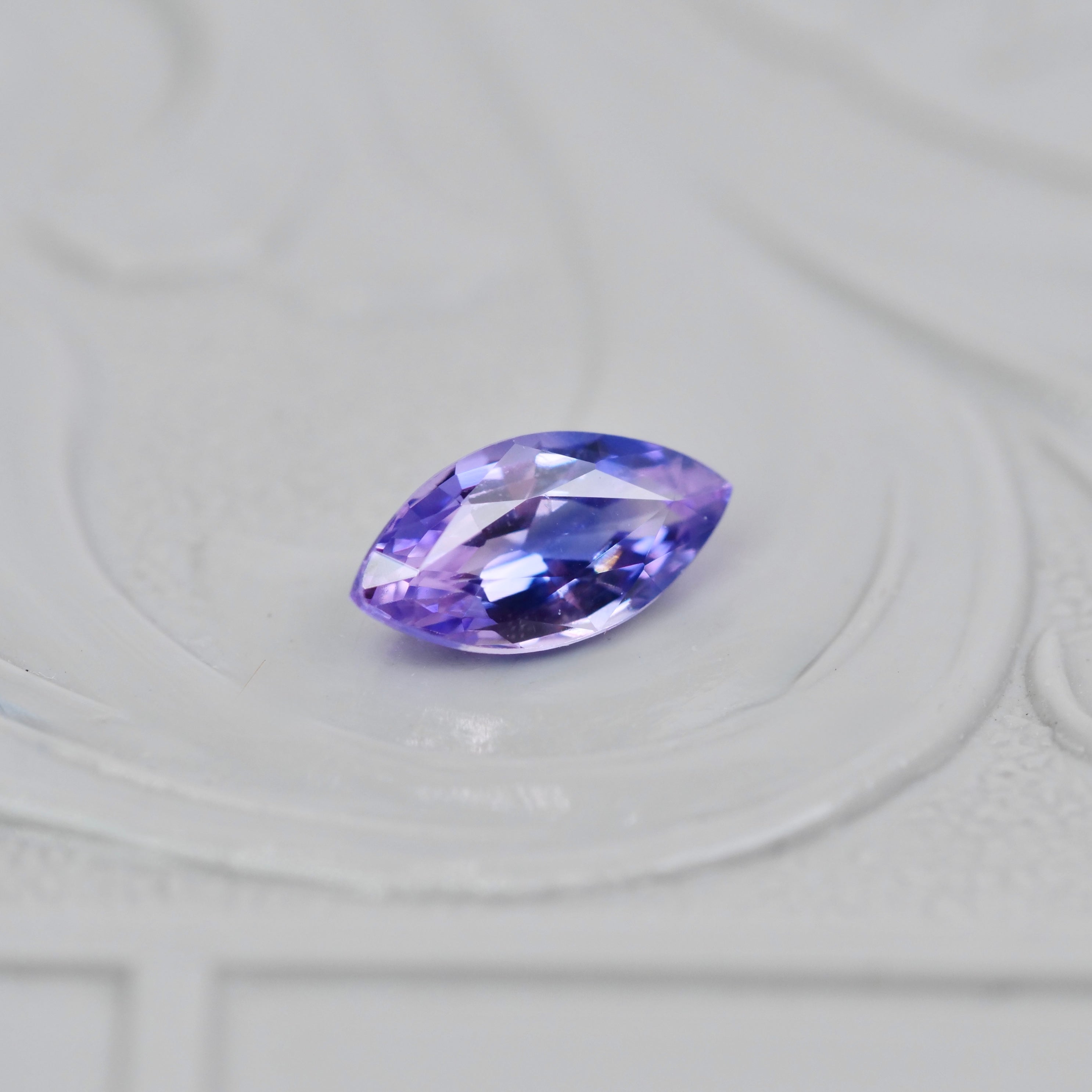 バイカラーサファイア マーキスカット 0.31ct 2.9mm×5.9mm×2.1mm バイカラーサファイア マーキスカット 0.31ct 2.9mm×5.9mm×2.1mm