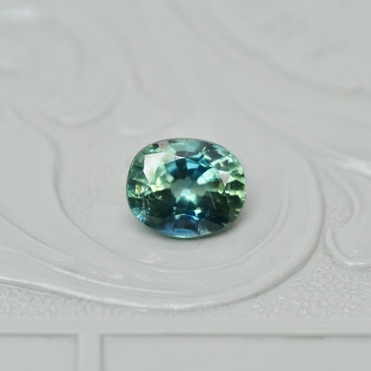 バイカラーサファイア 1.09ct オーバルカット 6.2mm×5.1mm×3.8mm【MJ2977】