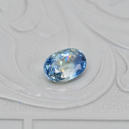 バイカラーサファイア 0.71ct オーバルカット 6.2mm×4.2mm×2.7mm【MJ2978】