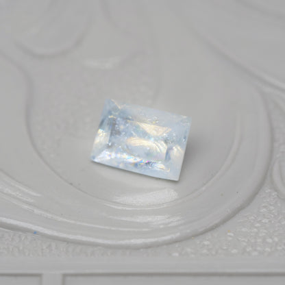 レインボーアクアマリン 0.36ct レクタングルカット 5.2mm×3.6mm×2.7mm【MJ2904】