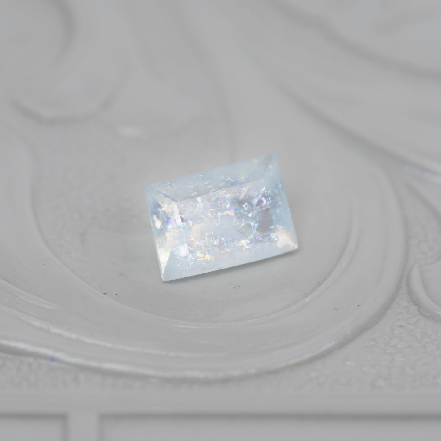 レインボーアクアマリン 0.36ct レクタングルカット 5.2mm×3.6mm×2.7mm【MJ2904】