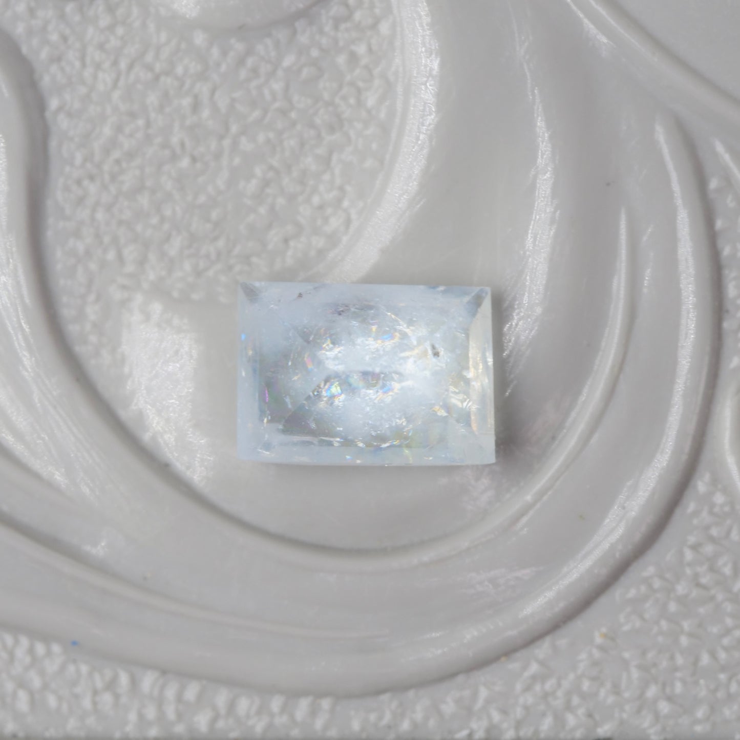 レインボーアクアマリン 0.36ct レクタングルカット 5.2mm×3.6mm×2.7mm【MJ2904】
