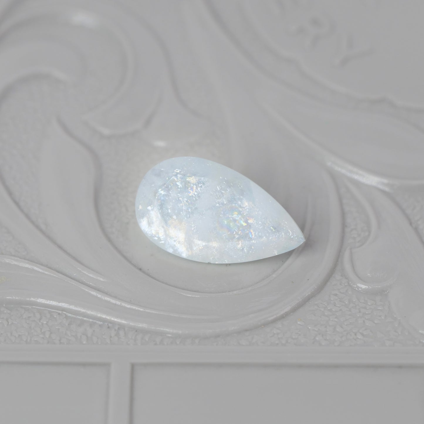 レインボーアクアマリン 0.97ct ペアシェイプカット 9.7mm×5.6mm×3.4mm【MJ2905】