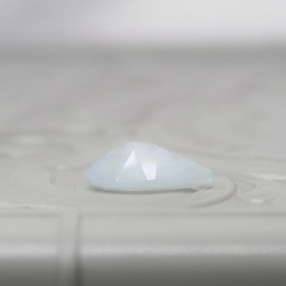 レインボーアクアマリン 0.97ct ペアシェイプカット 9.7mm×5.6mm×3.4mm【MJ2905】