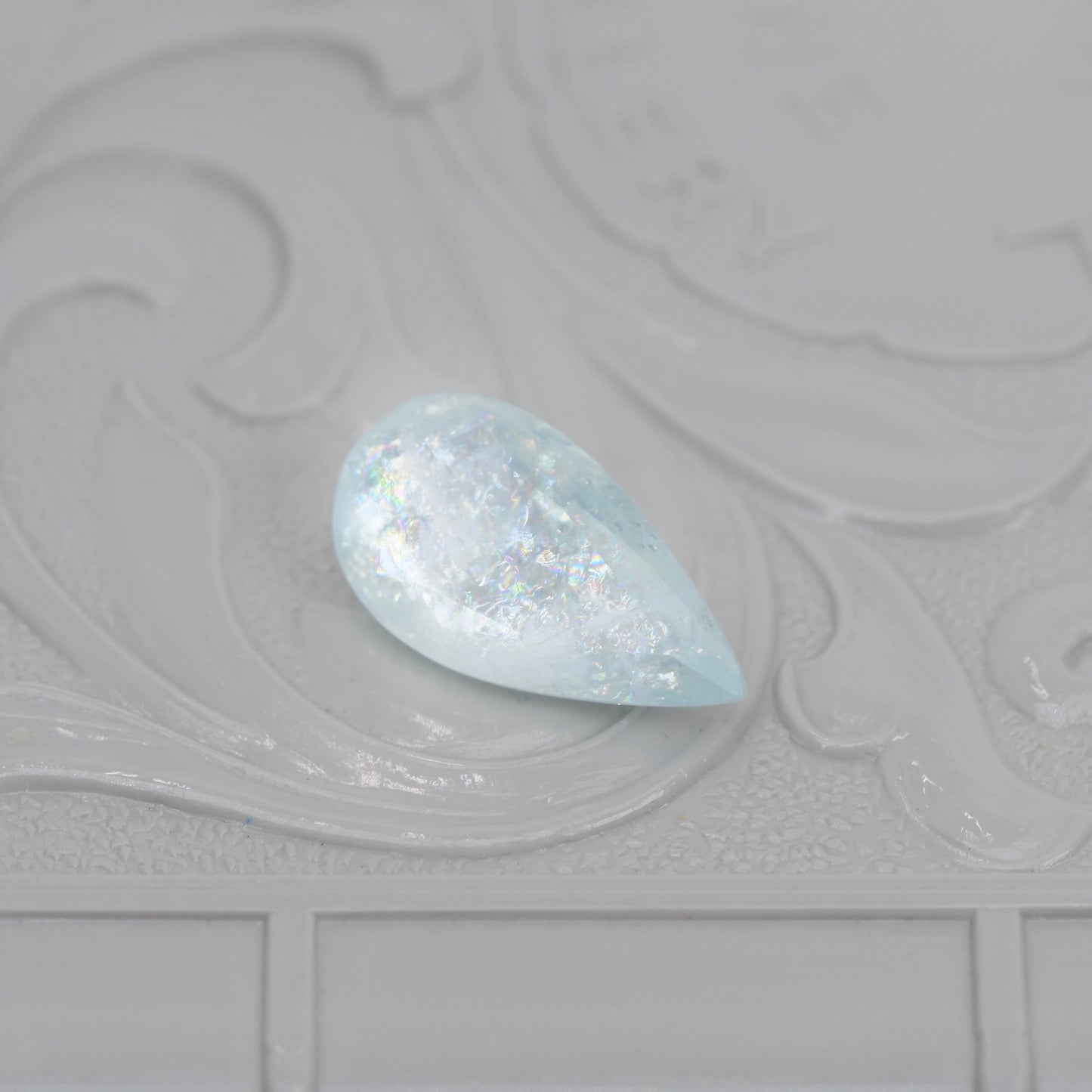 レインボーアクアマリン 1.71ct ペアシェイプカット 12.2mm×6.5mm×4.0mm【MJ2906】