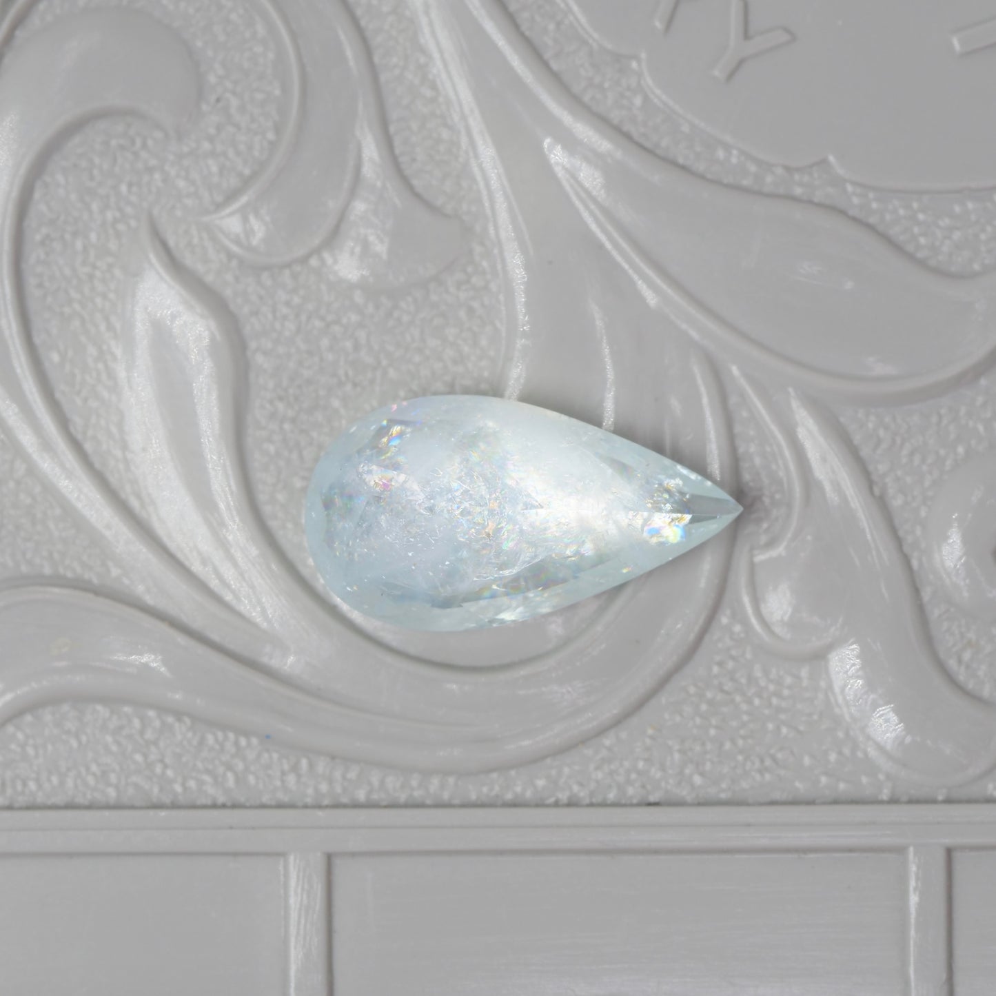 レインボーアクアマリン 1.71ct ペアシェイプカット 12.2mm×6.5mm×4.0mm【MJ2906】