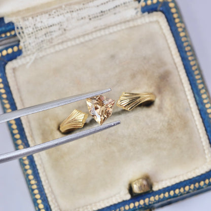 ジルコン 0.91ct トリリアント特殊カット 5.8mm×5.6mm×3.6mm【MJ2889】