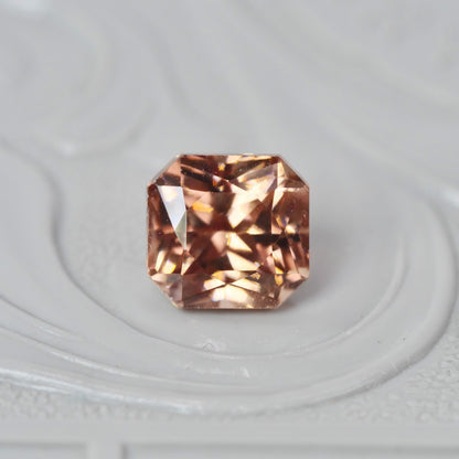 ジルコン 1.55ct オクタゴンカット 5.5mm×5.3mm×4.4mm【MJ2890】
