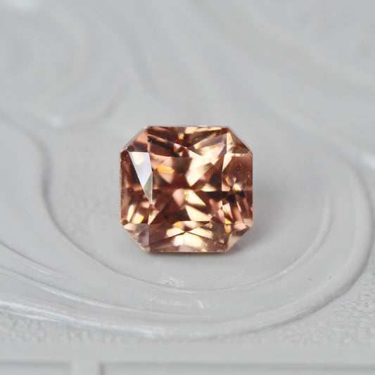 ジルコン 1.55ct オクタゴンカット 5.5mm×5.3mm×4.4mm【MJ2890】