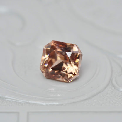 ジルコン 1.55ct オクタゴンカット 5.5mm×5.3mm×4.4mm【MJ2890】