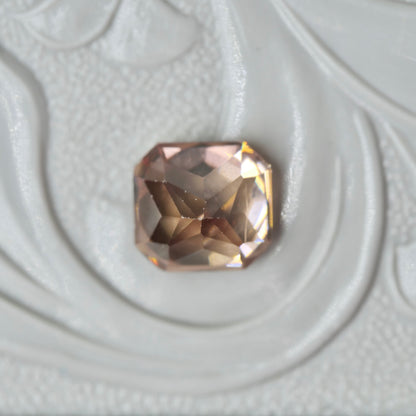 ジルコン 1.55ct オクタゴンカット 5.5mm×5.3mm×4.4mm【MJ2890】