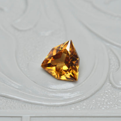 ジルコン 0.89ct トリリアント特殊カット 6.1mm×5.9mm×3.0mm【MJ2891】
