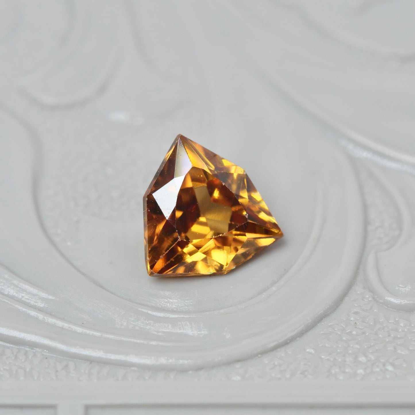 ジルコン 0.89ct トリリアント特殊カット 6.1mm×5.9mm×3.0mm【MJ2891】