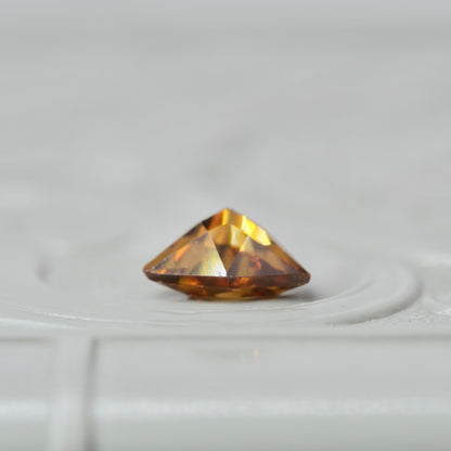 ジルコン 0.89ct トリリアント特殊カット 6.1mm×5.9mm×3.0mm【MJ2891】