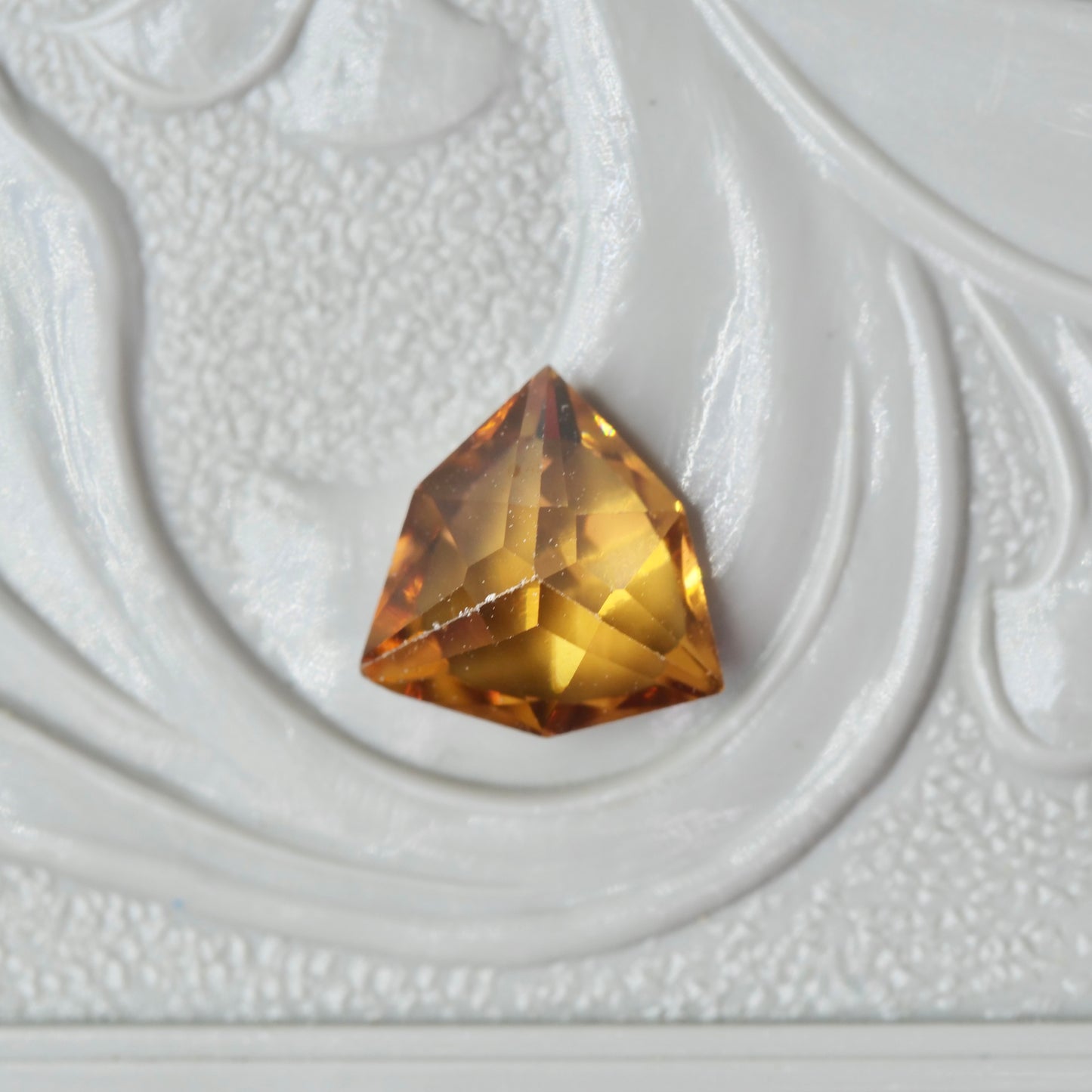 ジルコン 0.89ct トリリアント特殊カット 6.1mm×5.9mm×3.0mm【MJ2891】