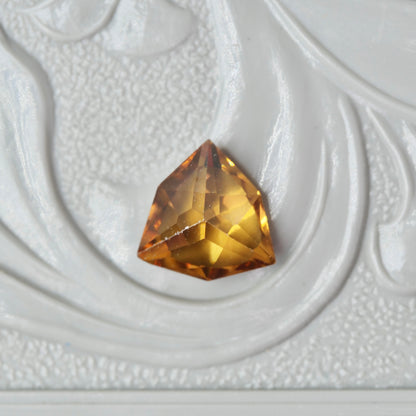ジルコン 0.89ct トリリアント特殊カット 6.1mm×5.9mm×3.0mm【MJ2891】