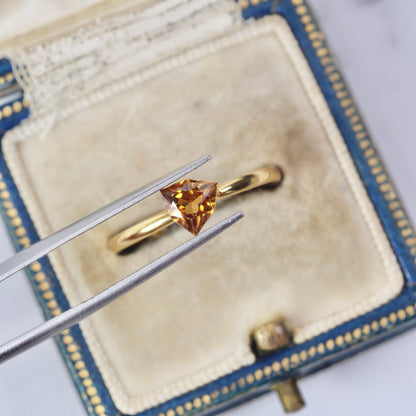 ジルコン 0.89ct トリリアント特殊カット 6.1mm×5.9mm×3.0mm【MJ2891】