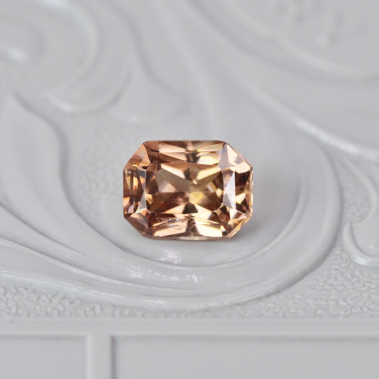ジルコン 1.18ct ラディアントカット 6.5mm×4.9mm×3.4mm【MJ2892】