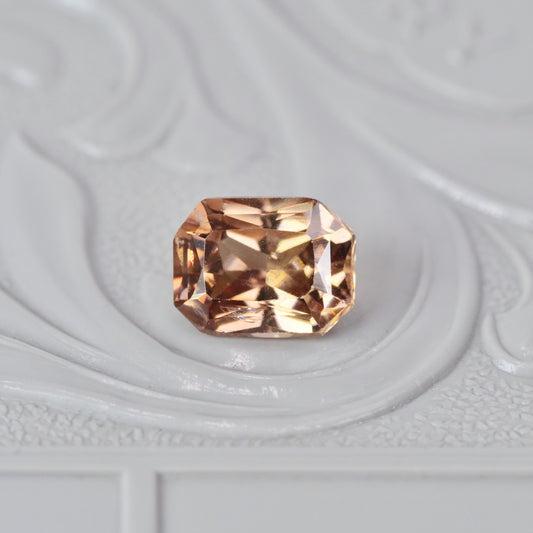 ジルコン 1.18ct ラディアントカット 6.5mm×4.9mm×3.4mm【MJ2892】