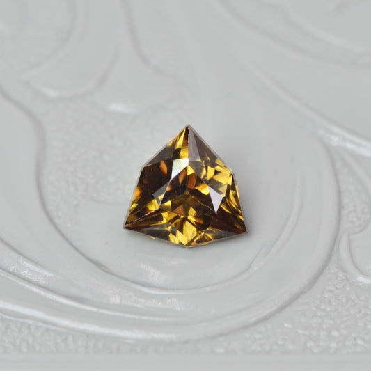 ジルコン 0.81ct トリリアント特殊カット 5.7mm×5.5mm×3.2mm【MJ2893】