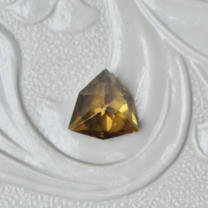 ジルコン 0.81ct トリリアント特殊カット 5.7mm×5.5mm×3.2mm【MJ2893】