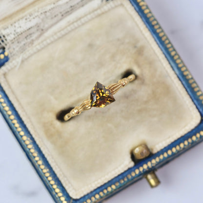 ジルコン 0.81ct トリリアント特殊カット 5.7mm×5.5mm×3.2mm【MJ2893】