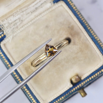 ジルコン 0.81ct トリリアント特殊カット 5.7mm×5.5mm×3.2mm【MJ2893】