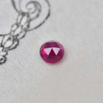 ルビー 0.11ct ローズカット 約2.8mm【MJ2973-1】