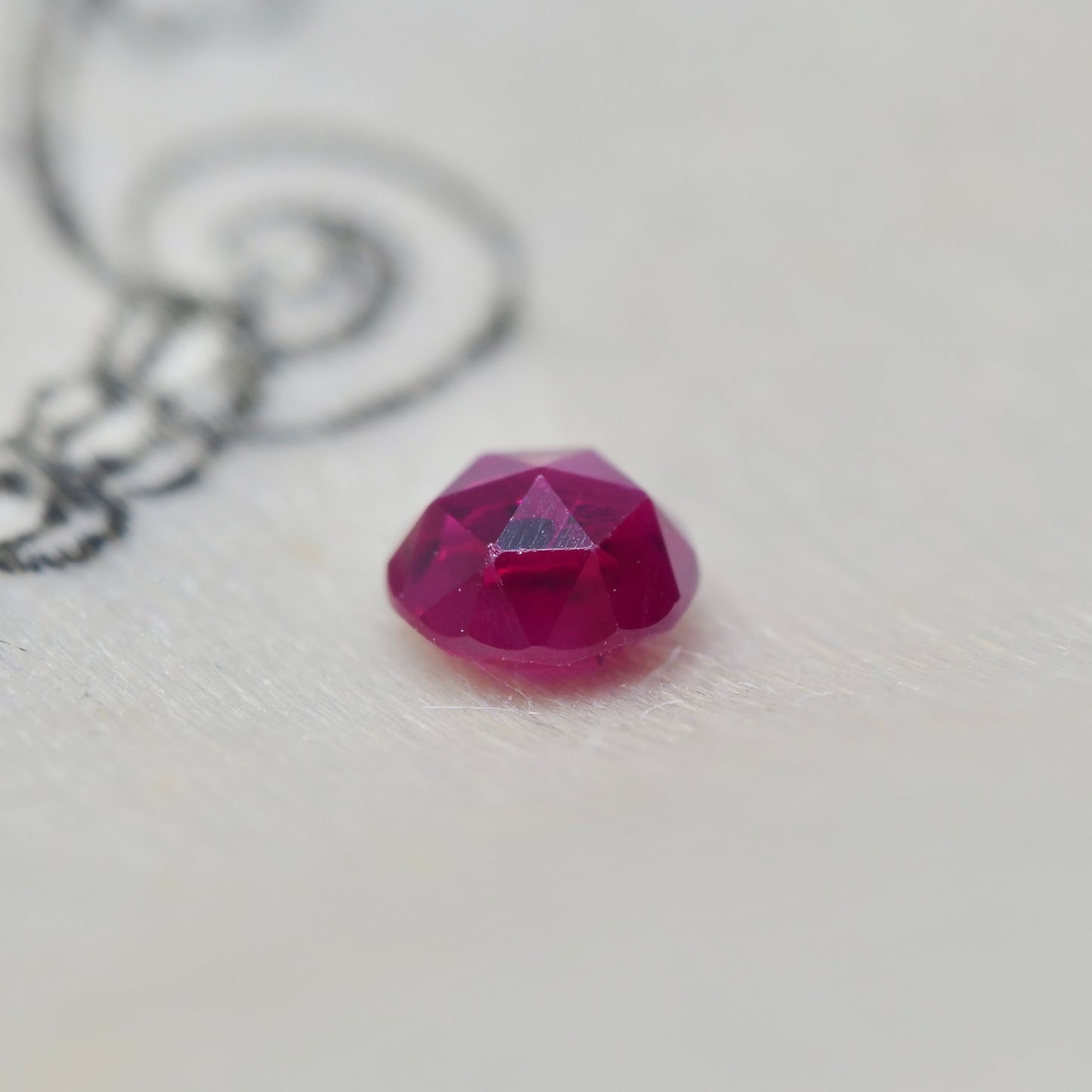 ルビー 0.11ct ローズカット 約2.8mm【MJ2973-1】