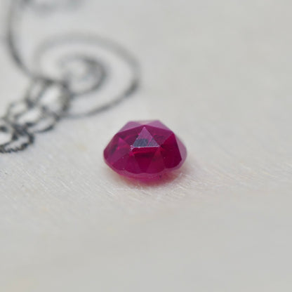 ルビー 0.11ct ローズカット 約2.8mm【MJ2973-1】
