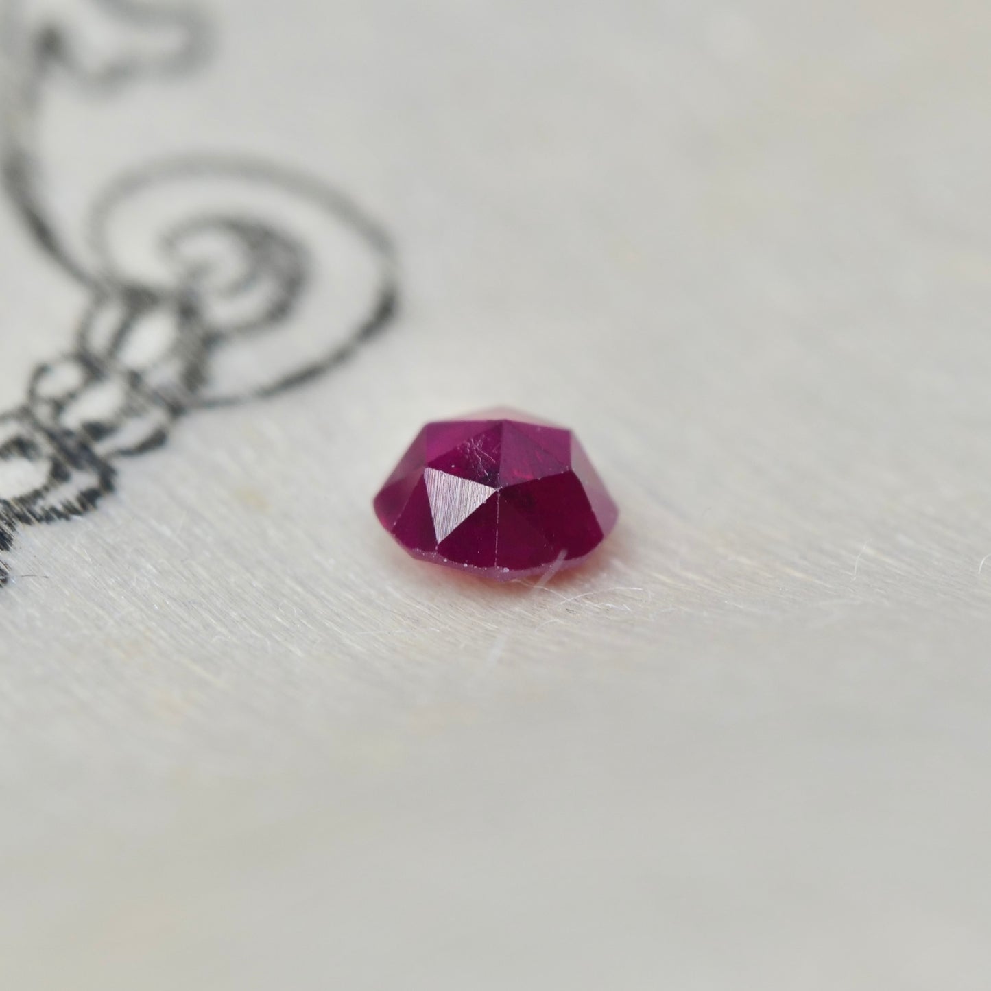 ルビー 0.11ct ローズカット 約2.8mm【MJ2973-2】