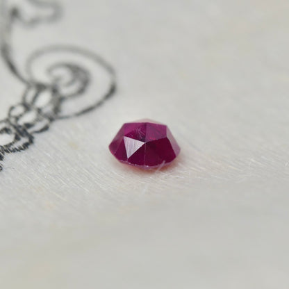 ルビー 0.11ct ローズカット 約2.8mm【MJ2973-2】
