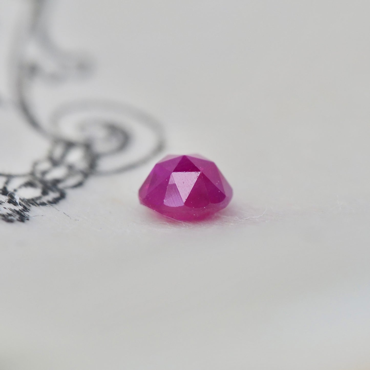 ルビー 0.15ct ローズカット 約2.9mm【MJ2973-3】