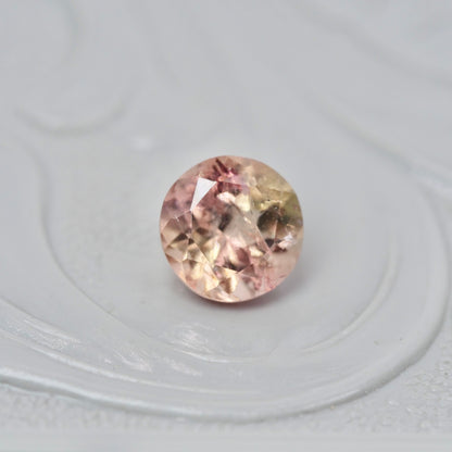 フルーティートルマリン 0.55ct ラウンドカット 4.9mm×4.9mm×3.6mm【MJ2974】