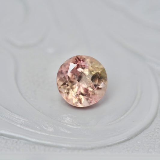 フルーティートルマリン 0.55ct ラウンドカット 4.9mm×4.9mm×3.6mm【MJ2974】