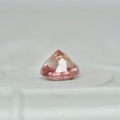 フルーティートルマリン 0.55ct ラウンドカット 4.9mm×4.9mm×3.6mm【MJ2974】