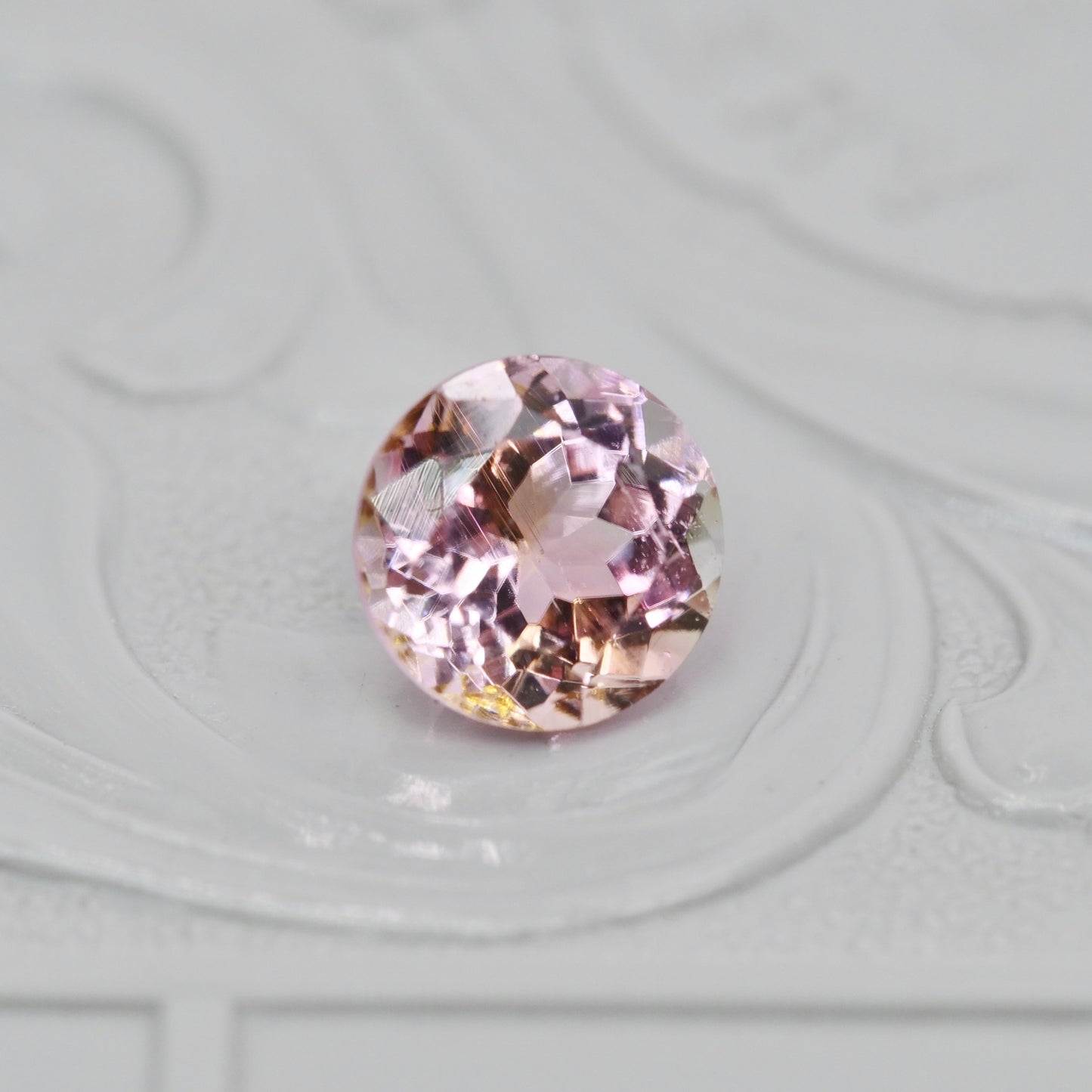 フルーティートルマリン 1.16ct ラウンドカット 6.2mm×6.2mm×4.6mm【MJ2975】