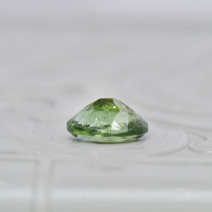 バイカラートルマリン 0.91ct オーバルカット 7.2mm×5.0mm×3.6mm【MJ2976】