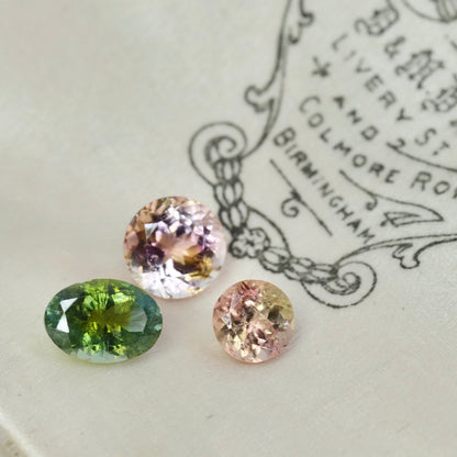 バイカラートルマリン 0.91ct オーバルカット 7.2mm×5.0mm×3.6mm【MJ2976】