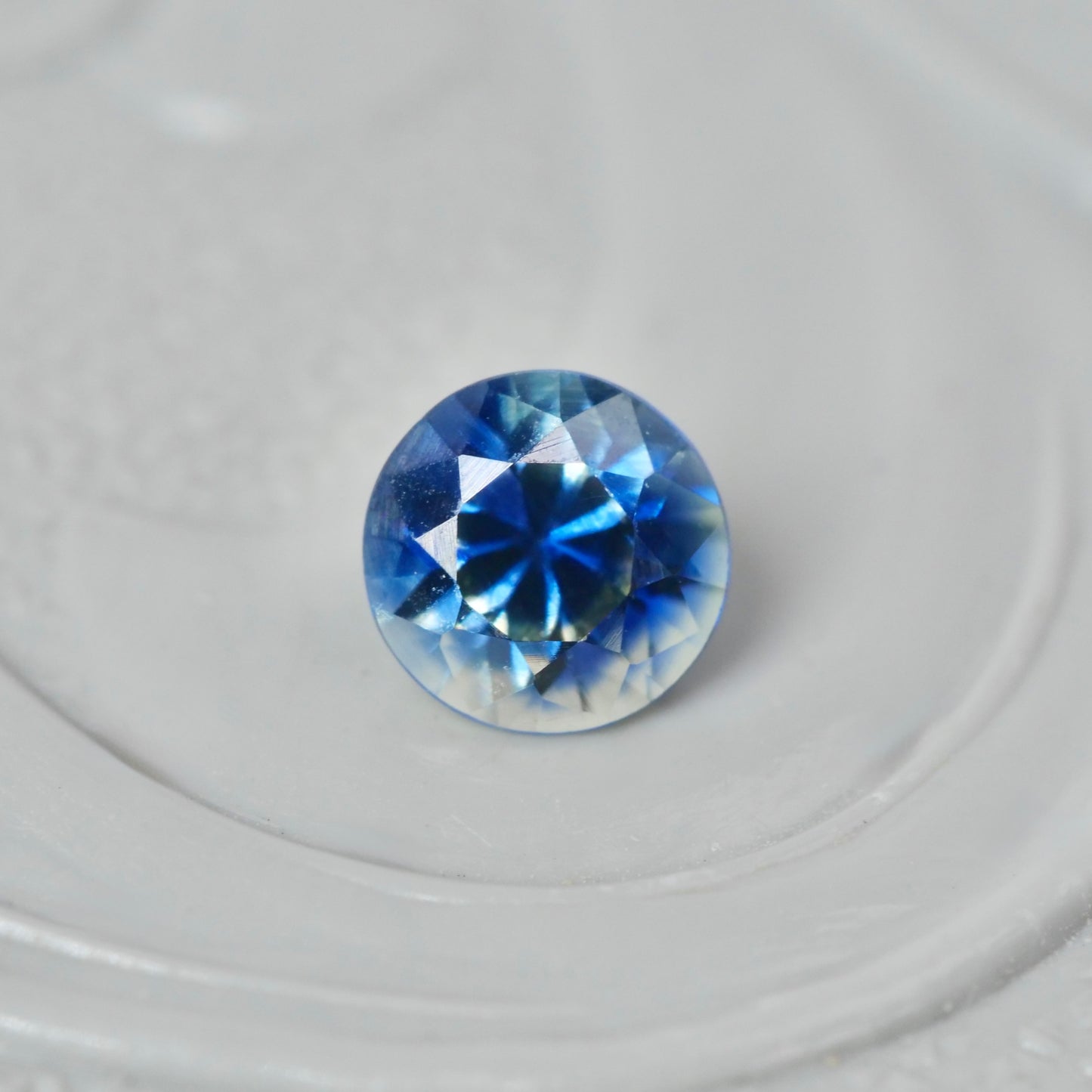 ティールサファイア 0.24ct ラウンドカット 3.6mm×3.6mm×2.6mm【MJ2875】