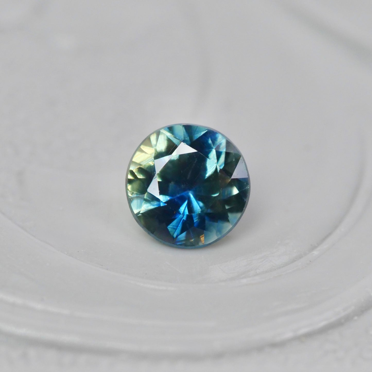 ティールサファイア 0.21ct ラウンドカット 3.6mm×3.5mm×2.3mm【MJ2876】
