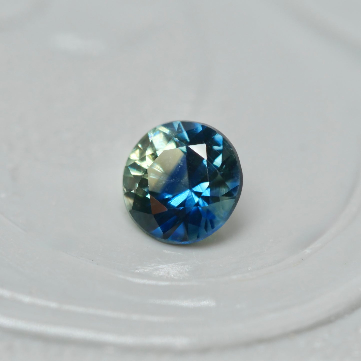 ティールサファイア 0.21ct ラウンドカット 3.6mm×3.5mm×2.3mm【MJ2876】