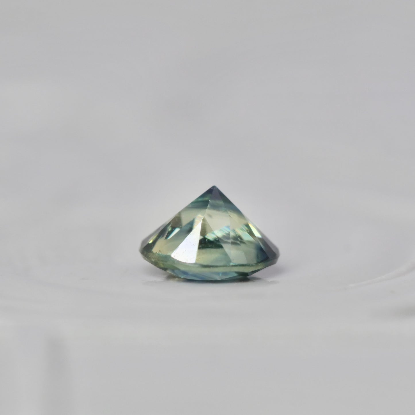 ティールサファイア 0.21ct ラウンドカット 3.6mm×3.5mm×2.3mm【MJ2876】