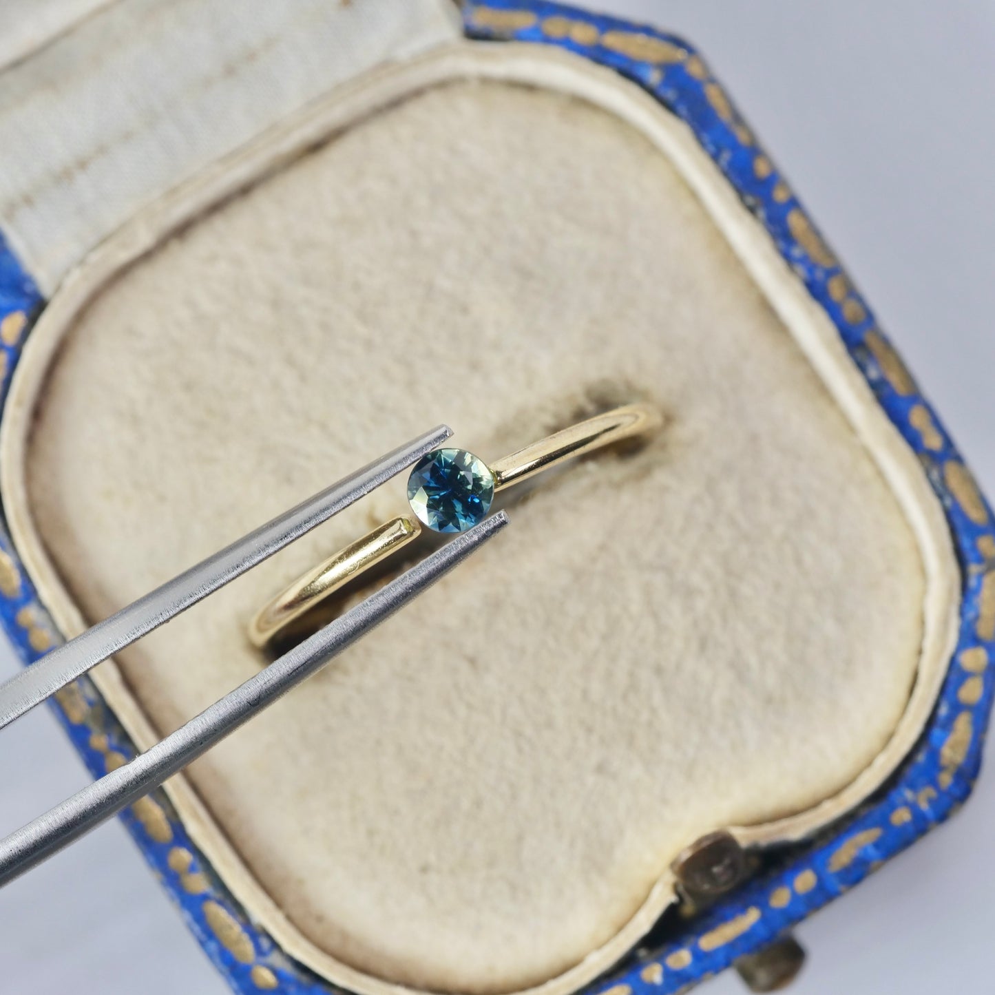 ティールサファイア 0.21ct ラウンドカット 3.6mm×3.5mm×2.3mm【MJ2876】